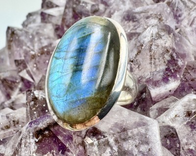 Labradoriit hõbesõrmus Maagia Sri Lankalt