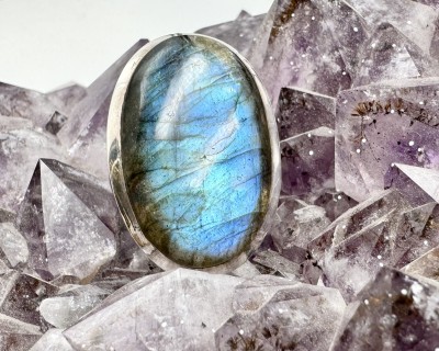 Labradoriit hõbesõrmus Maagia Sri Lankalt