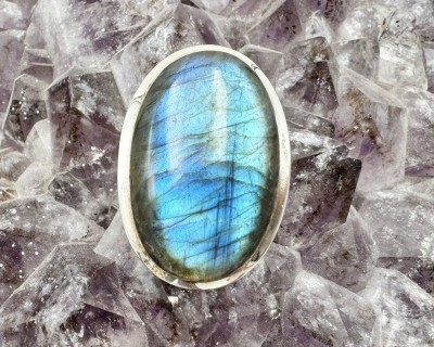 Labradoriit hõbesõrmus Maagia Sri Lankalt