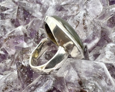 Labradoriit hõbesõrmus ovaal Sri Lankalt