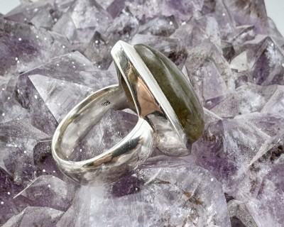 Labradoriit hõbesõrmus Tilk Sri Lankalt