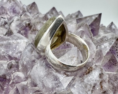 Labradoriit hõbesõrmus Tilk Sri Lankalt