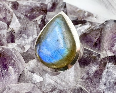 Labradoriit hõbesõrmus Tilk Sri Lankalt