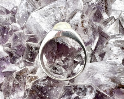 Valge kuukivi hõbesõrmus ruut Sri Lankalt