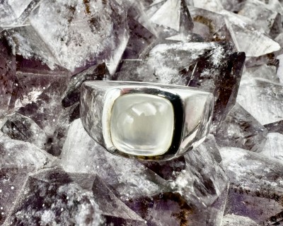 Valge kuukivi hõbesõrmus ruut Sri Lankalt