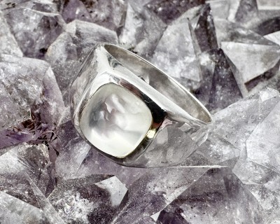 Valge kuukivi hõbesõrmus ruut Sri Lankalt