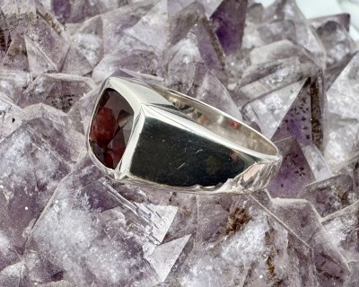 Granaat hõbesõrmus ruut Sri Lankalt