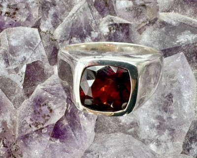 Granaat hõbesõrmus ruut Sri Lankalt