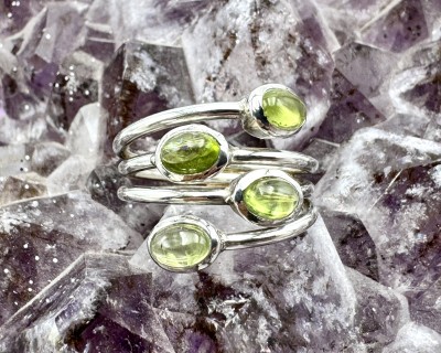 Peridoot hõbesõrmus Lill Sri Lankalt 1