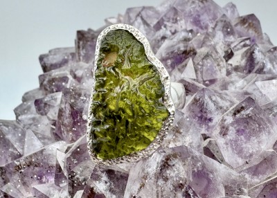 Moldaviit hõbesõrmus Sri Lankalt