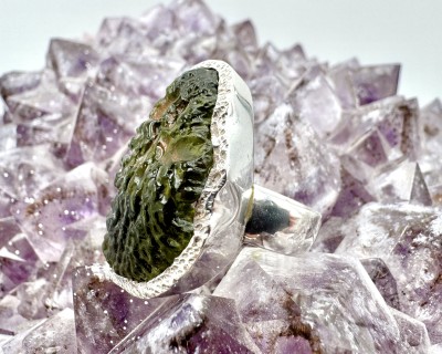 Moldaviit hõbesõrmus Sri Lankalt