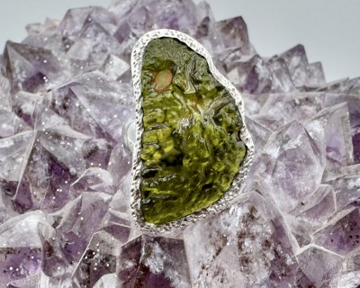 Moldaviit hõbesõrmus Sri Lankalt