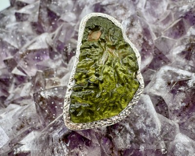 Moldaviit hõbesõrmus Sri Lankalt